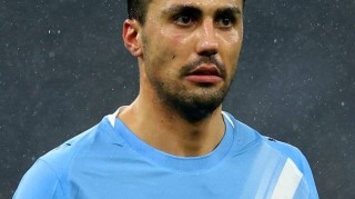 免费离队也不低价出售给皇马，曼城开出高薪合同，罗德里别无选择